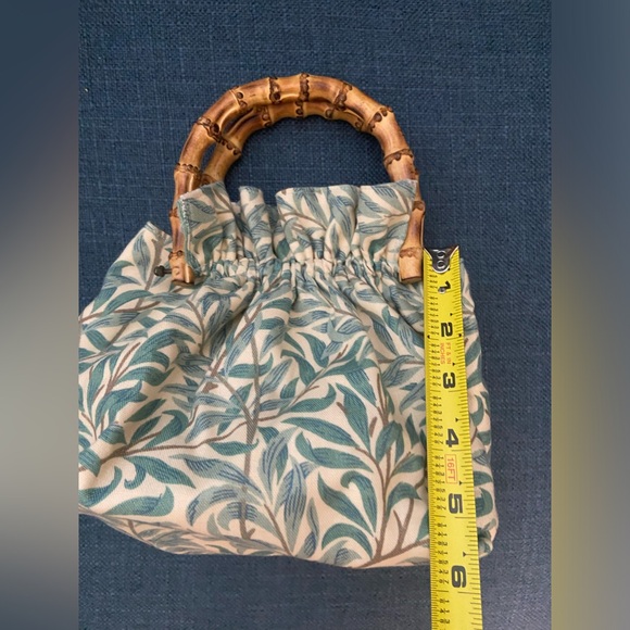 NWOT Cute Fabric Handbag with Bamboo Round Handles Cream & Blues Leaf Branches - Picture 11 of 14